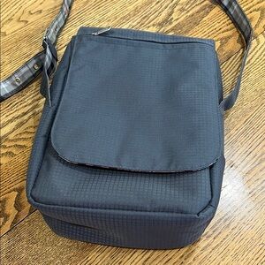 Insulated picnic bag with shoulder strap.